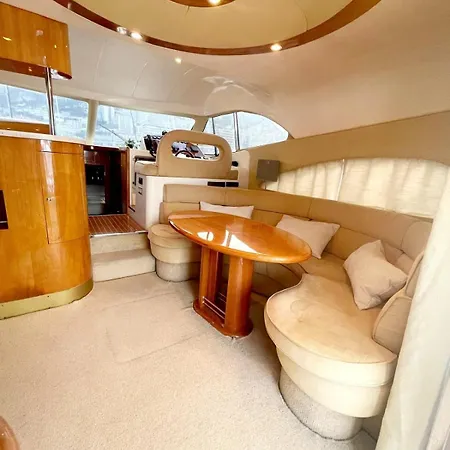 Yacht Experience In Harbour Tekne *