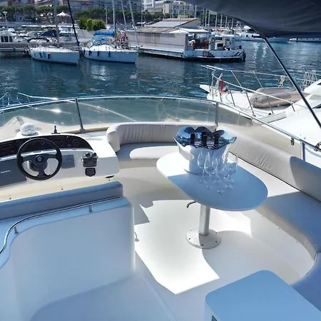 Botel Yacht Experience In Harbour *