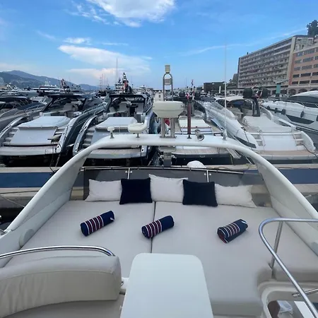 Yacht Experience In Harbour Tekne